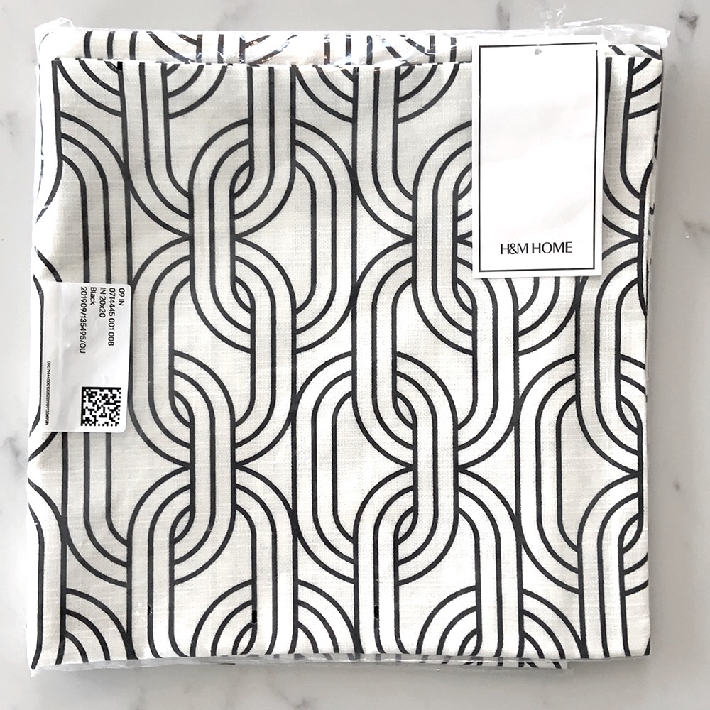 NEW (4) H&M Home Decor Throw Pillow Covers Black and White Chain Link 20x20 NWT